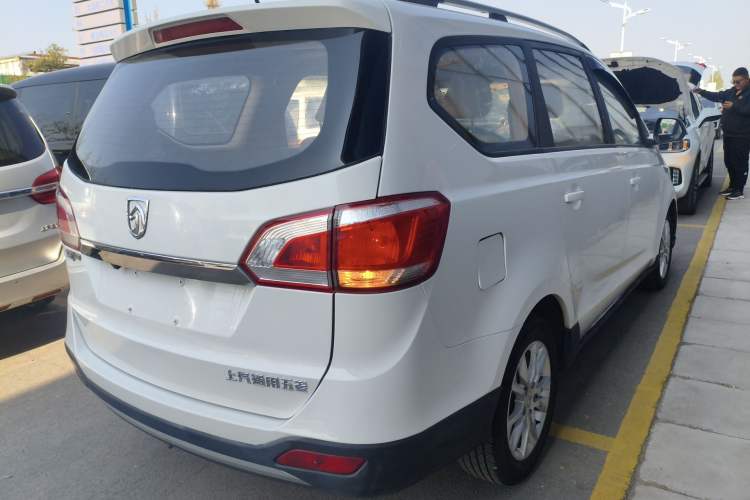 Used Baojun 730 2014 1.5L manual standard trim 7 seats