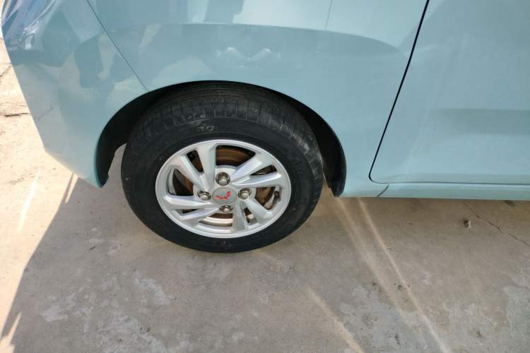 Used Wuling Hongguang MINIEV 2020 Zizai Version Lithium-NMC Left Front Wheel Hub