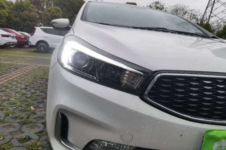 Used Kia K3 2017 1.6L Automatic 15th Anniversary Special Edition GLS Right Front Headlight