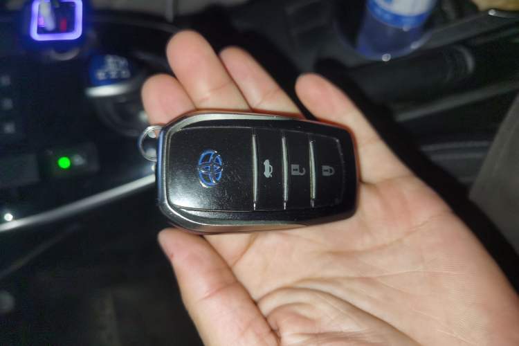 Used Toyota Corolla 2016 Dual-Engine 1.8L E-CVT Elite Edition
