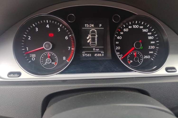 Used Volkswagen Magotan 2013 1.8TSI Premier Model Odometer Close Up