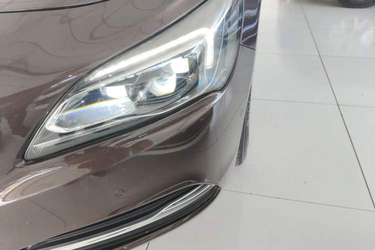 Used Buick LaCrosse 2016 30H Luxury Version Left Front Headlight