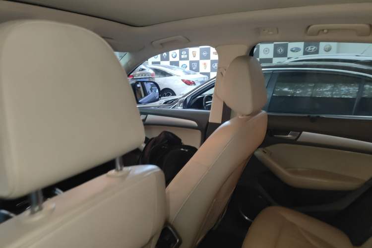 Used Audi Q5 2013 45 TFSI quattro Sport Edition Headliner