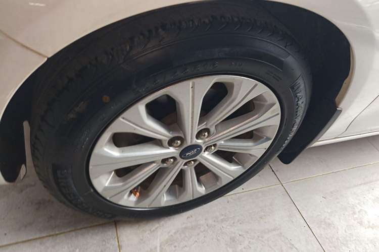 Used Ford Escort 2017 Happy Edition 1.5L Manual Fashion Model Left Front Wheel Hub