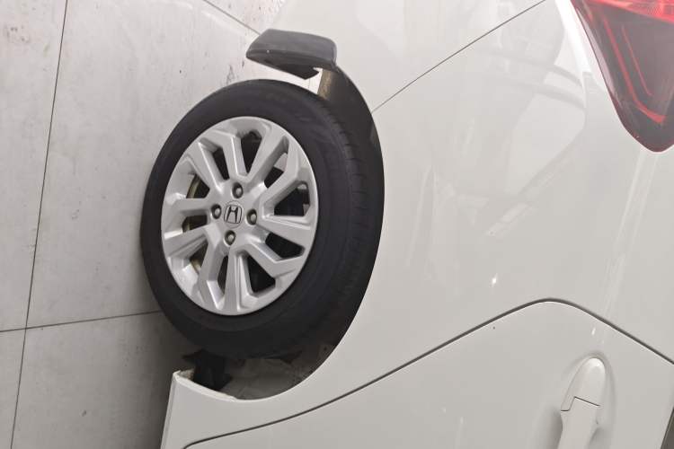 Used Honda Fit 2018 1.5L CVT Comfort Sunroof Version Right Rear Wheel Hub