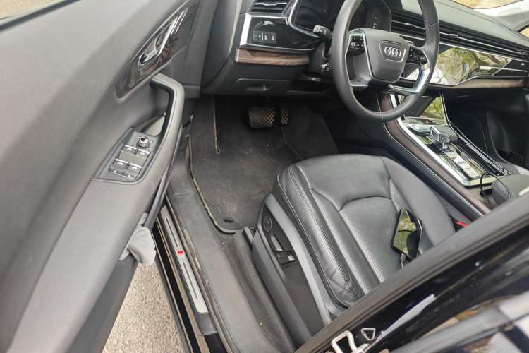 Used Audi Q7 2020 55 TFSI quattro S line sports model Driver Seat