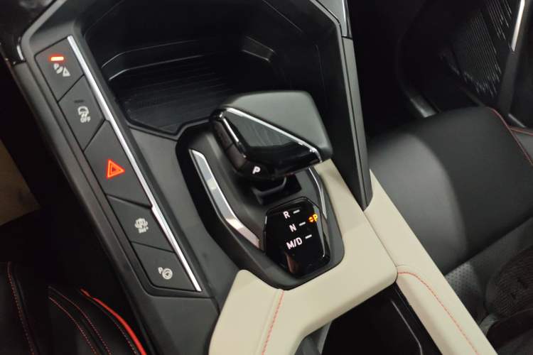 Used Lynk & Co 06 2021 1.5T Shero Pink Special Edition Gear Lever