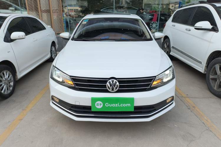 Used Volkswagen Sagitar 2015 230TSI Automatic Comfort Version Front