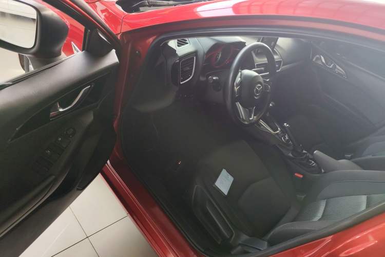 Used Mazda Mazda 3 Axela 2014 Sedan 1.5L Automatic Luxury Model
