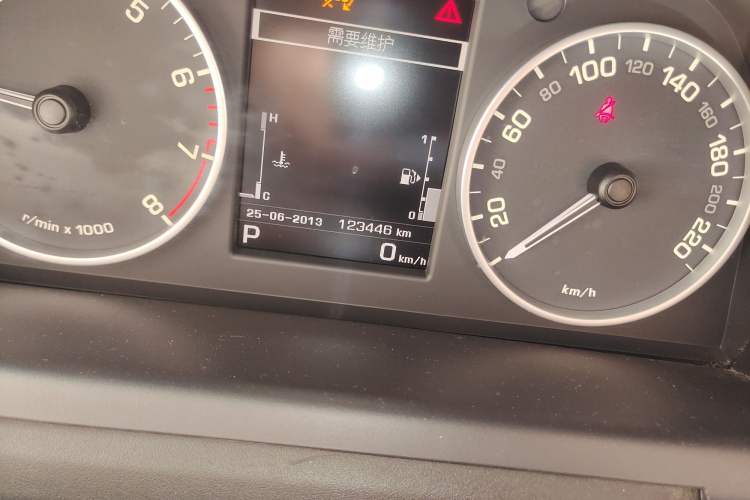 Used Land Rover Discovery  Odometer Close Up