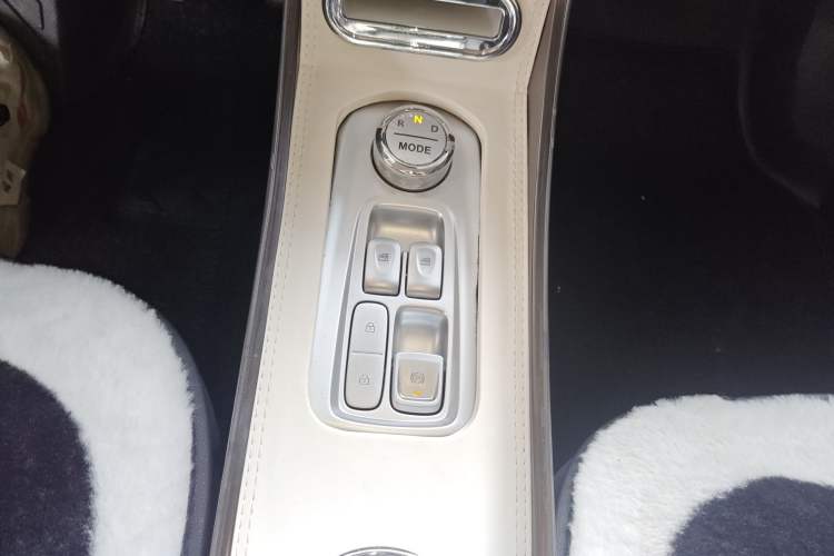 Used CHANGAN NEVO Lumin 2026 Model Treasure Edition 205km Passionate Beige Ningde Gear Lever