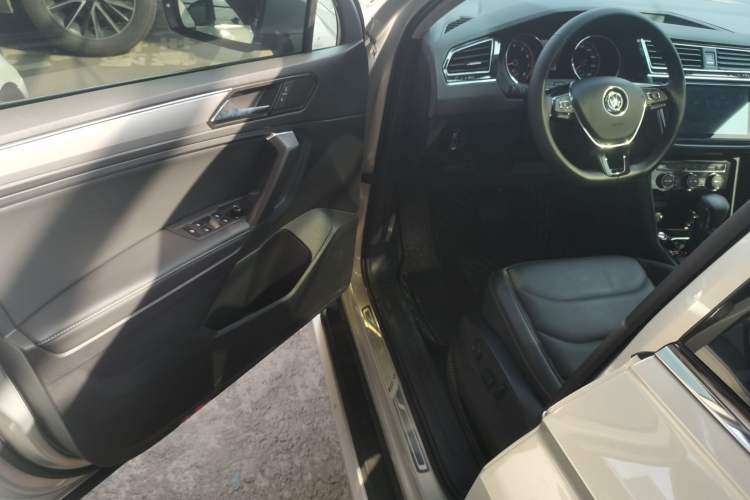 Used Volkswagen Tiguan L 2019 Updated Version 330TSI Automatic Two-Wheel Drive Panoramic Comfort Edition China VI Standard Driver Seat