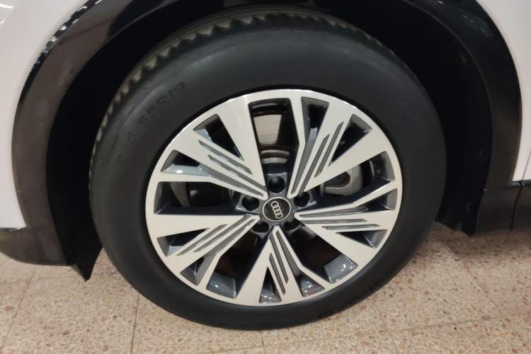 Used Audi Q5 e-tron 2023 40 e-tron Shining Edition Mecha Kit Left Front Wheel Hub