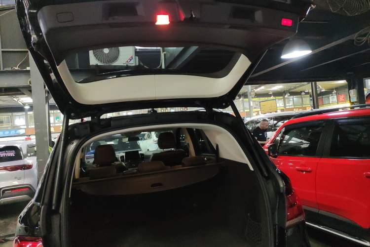 Used Mercedes-Benz GLE 2017 GLE 320 4MATIC Dynamic Model Trunk