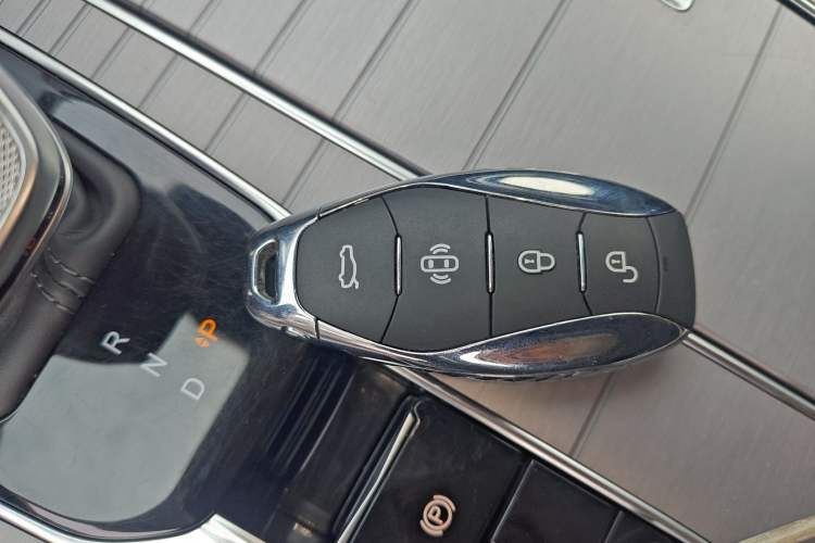 Used Hongqi HS7 PHEV 2024 2.0T PHEV Four-Wheel-Drive Flagship Edition 6 Seats
