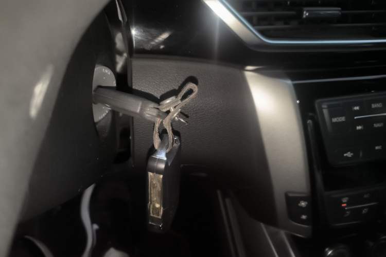 Used Zotye Domy X5 2016 1.5T Manual Luxury 7-Seater Model China IV Standard Vehicle Key