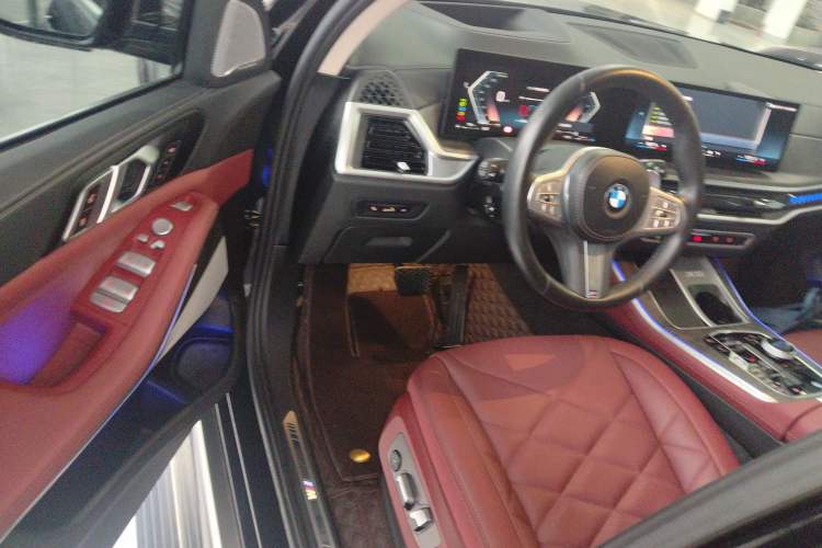 Used BMW X5 2023 xDrive 30Li Luxury M Sport Package
