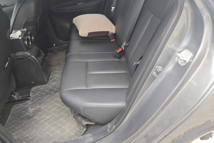 Used Nissan Sylphy 2019 1.6XV CVT Smart Connect Luxury Edition China VI Standard Left Rear Seat