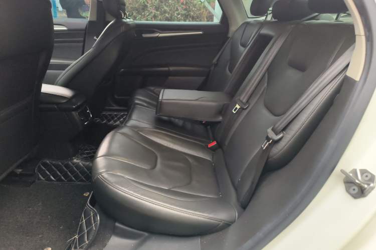 Used Ford Mondeo 2013 2.0L GTDi240 Luxury Sport Model Left Rear Seat