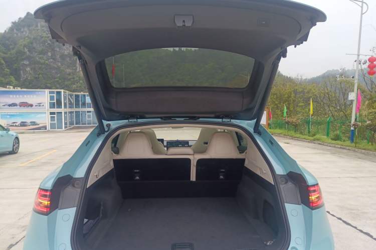 Used Hima Luxeed R7 2025 Range-Extended Version 251 km Max Trunk