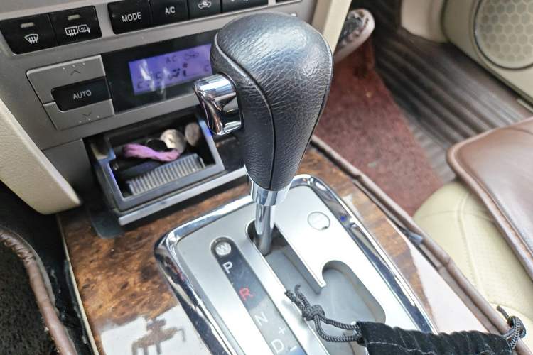 Used GAC Trumpchi GA5 2012 2.0L Automatic Elite Edition Gear Lever