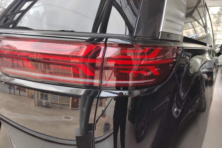 Used Denza D9 2022 DM-i 970 Four-Wheel Drive Prestige Model
