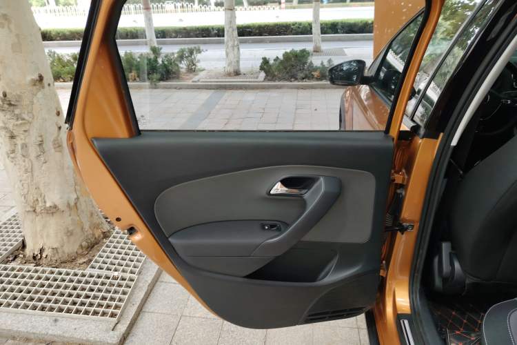 Used Volkswagen Polo 2018 1.5L Cross Polo Automatic