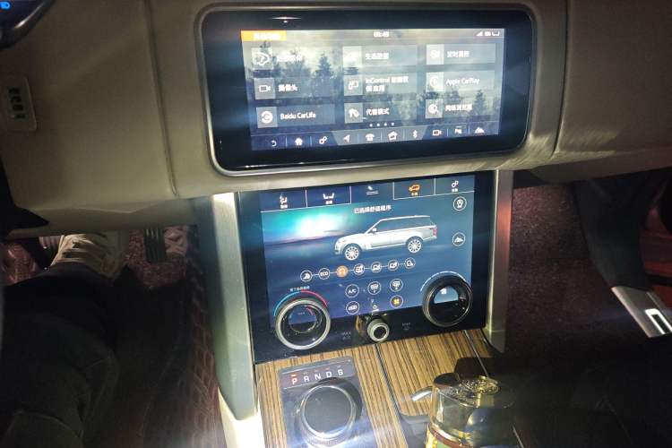 Used Land Rover Range 2018 3.0 SC V6 Vogue SE Long-Wheelbase Edition Audio And AC Panel