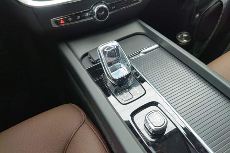 Used Volvo S60 2026 Model B4 Zhiyi Luxury Edition Gear Lever