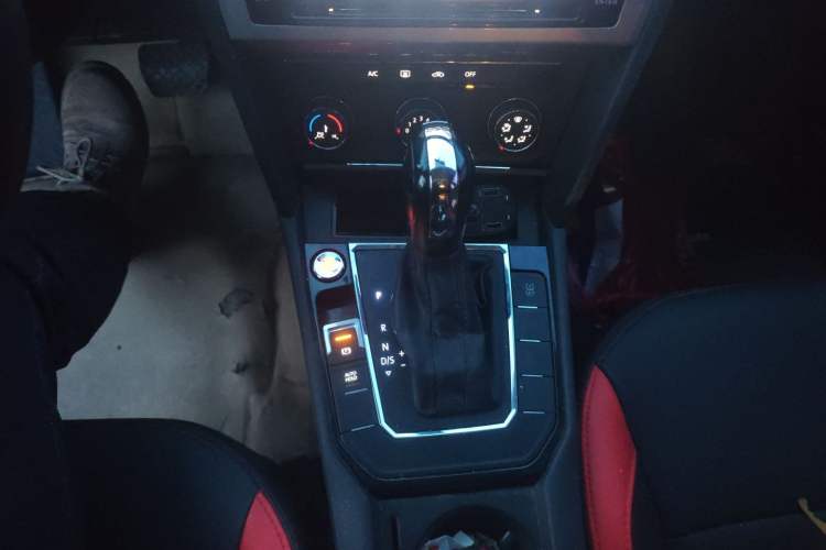 Used Volkswagen Lamando 2015 230TSI DSG Fashion Edition Gear Lever