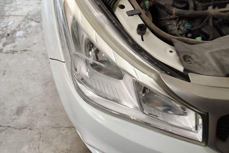 Used FAW Yingzhi 727 2016 1.5L Standard Edition Right Front Headlight