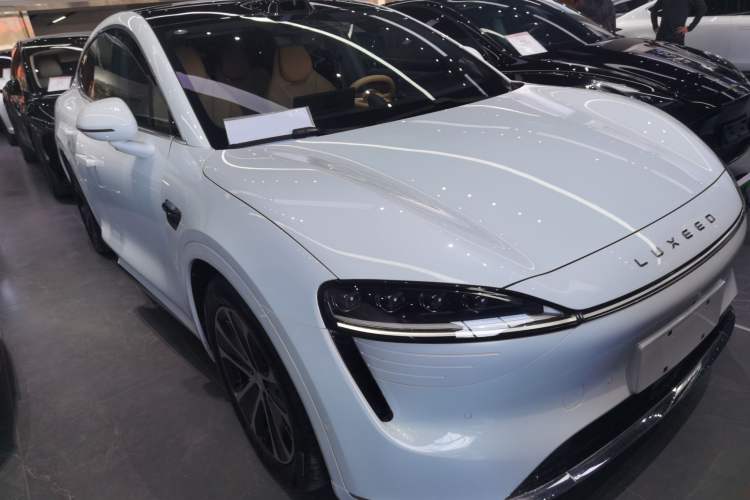 Used Hima Luxeed R7 2024 All-Electric 736 km Ultra Front Right 45 Deg