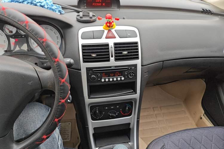 Used Peugeot 307 2010 Hatchback 1.6L Manual Comfort Edition
