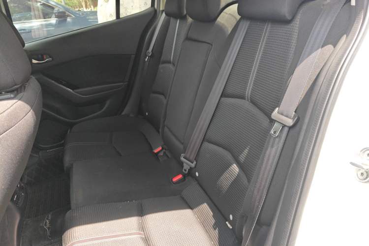 Used Mazda 3 Axela 2017 Sedan 1.5L Automatic Luxury Model Emission Standard China V Left Rear Seat