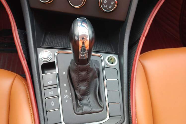 Used Volkswagen Bora 2020 1.5L Automatic Fashion Edition Gear Lever