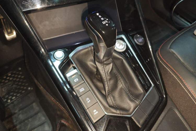 Used Volkswagen Tayron 2020 330TSI Two-Wheel Drive Luxury Smart Connectivity Version Gear Lever