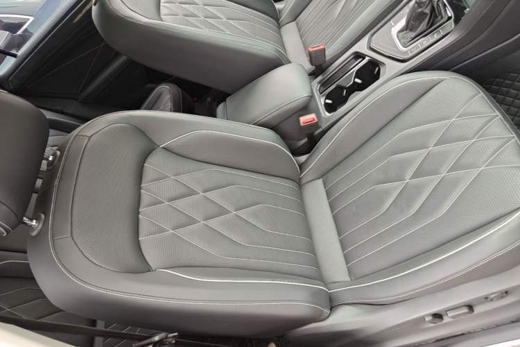 Used Volkswagen Tiguan L 2022 330TSI Automatic Two-Wheel Drive R-Line Enhanced Edition