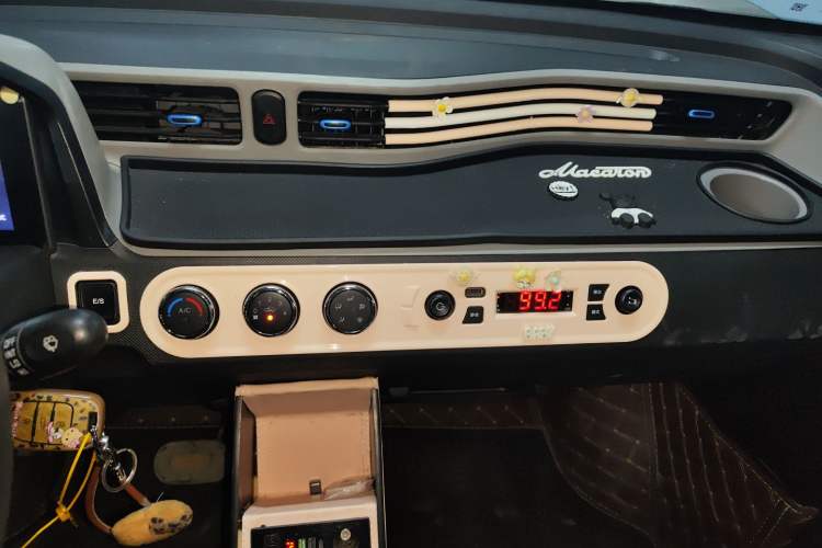 Used Wuling Hongguang MINIEV 2022 Zizai Version Lithium Iron Phosphate Audio And AC Panel