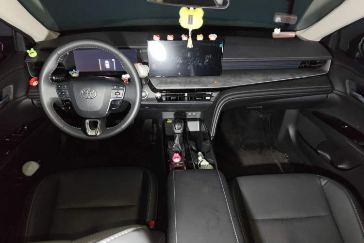 Used Toyota Camry 2024 2.0G Prestige Edition Center Console