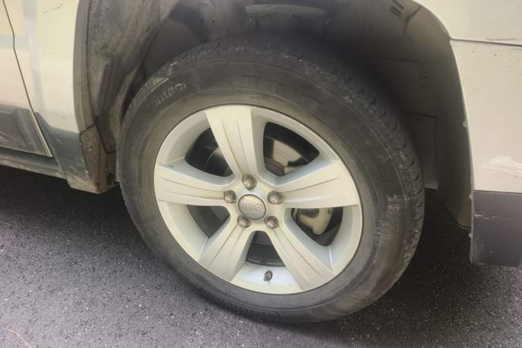 Used Jeep Patriot 2011 2.4 Luxury Edition Right Front Wheel Hub