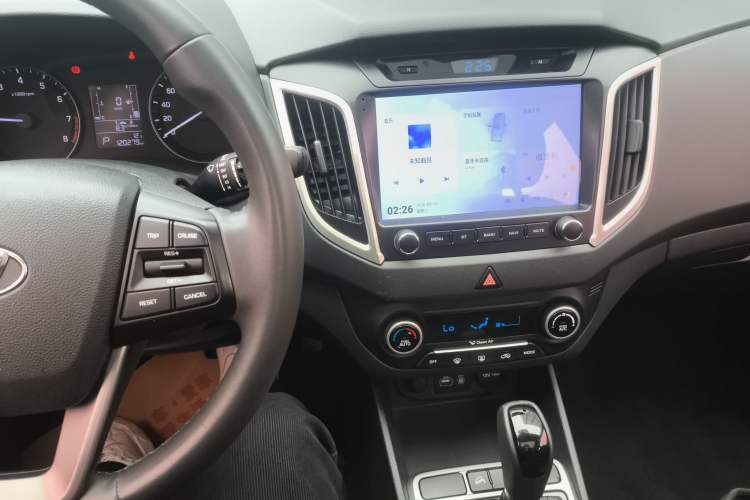 Used Hyundai ix25 2015 1.6L Automatic Two-Wheel-Drive Deluxe DLX Model