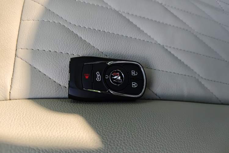 Used Buick GL8 2021 Land Cruiser Executive Class 652T Luxury Model
