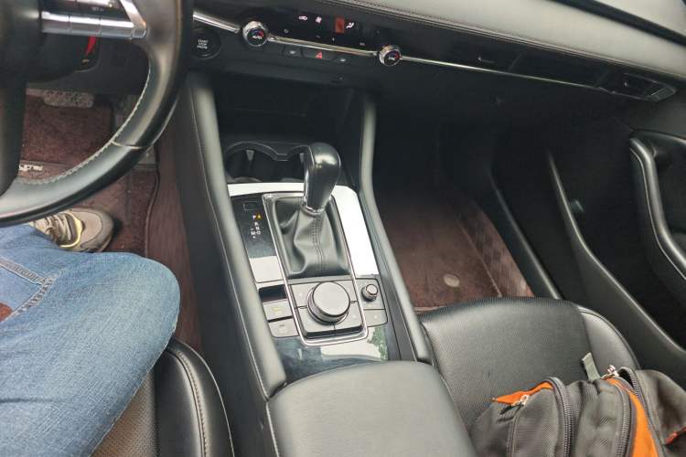 Used Mazda 3 Axela 2021 2.0L Automatic ZhiXuan Edition Gear Lever