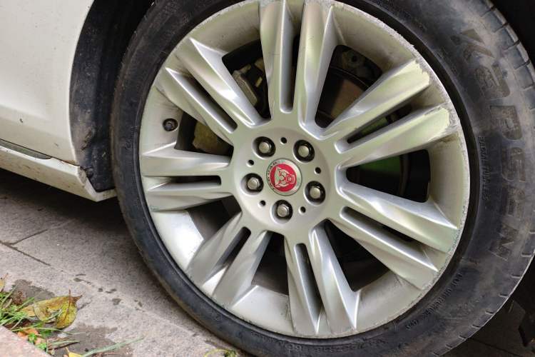 Used Jaguar XFL 2017 XFL 2.0T 240PS Luxury Edition Right Front Wheel Hub