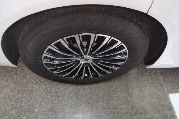 Used Denza D9 2022 DM-i 970 Four-Wheel Drive Flagship Model
