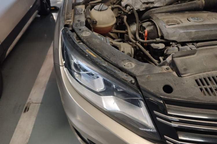 Used Volkswagen Tiguan 2014 1.8TSI Automatic 2WD 30th Anniversary Edition Right Front Headlight