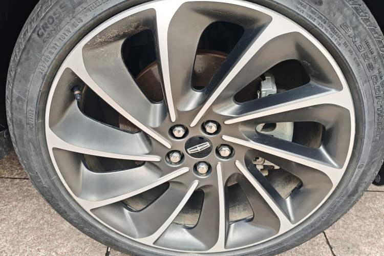 Used Lincoln Nautilus 2019 2.7T Four-Wheel Drive Prestige Edition China VI Standard Right Front Wheel Hub