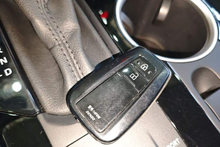 Used Toyota Highlander 2022 Dual-Engine 2.5L 4x4 Elite Edition 7-Seater
