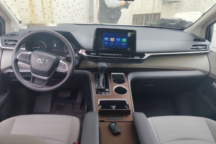 Used Toyota SIENNA 2021 2.5L Hybrid Comfort Edition Center Console