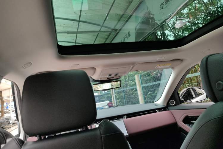 Used Land Rover Range Evoque 2024 Aurora L 249 PS Prestige Light-Chasing Edition Headliner